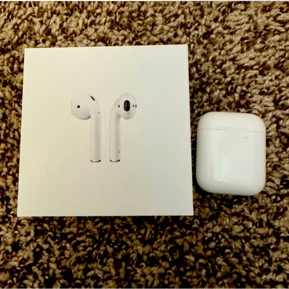 Apple Wireless Earbuds with White Charging Case